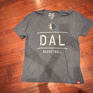 NWOT-Womens Dallas Mavericks t-shirt